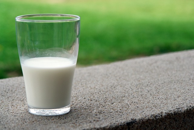 Latte crudo: meglio bollirlo o no?