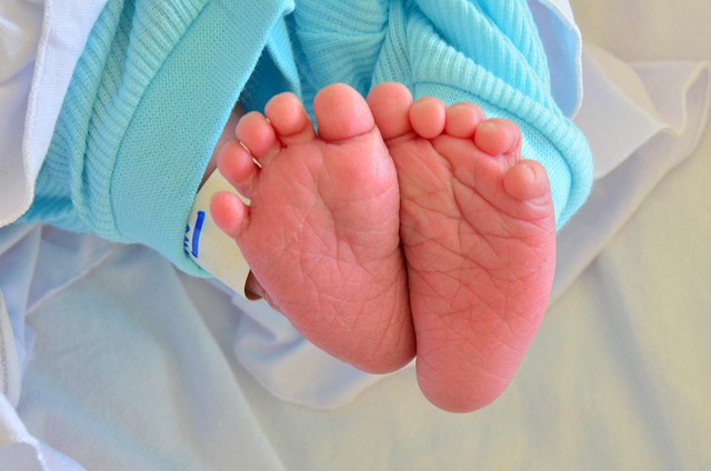 Parto cesareo: bambino podalico, presenza del padre
