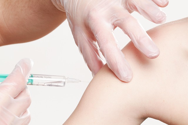 Somministrare due vaccini insieme o no?
