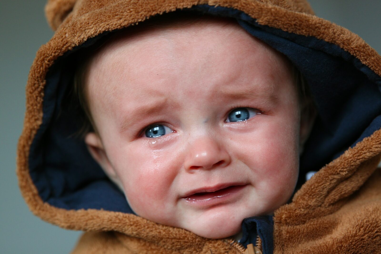 Scuotere un neonato per calmarlo è pericoloso? | Noi Mamme