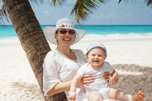 CALDO IN ARRIVO: ECCO 5 CONSIGLI PER PROTEGGERE E IDRATARE IL TUO BAMBINO