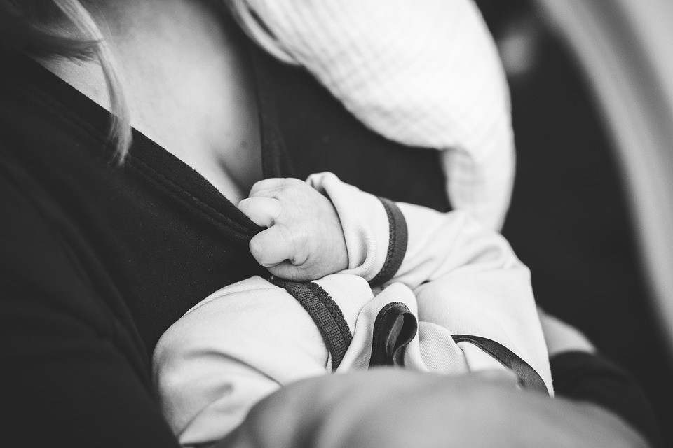 Allattamento al seno del tuo secondo figlio: 7 cose che nessuno ti dirà (ma io sì) | Noi Mamme