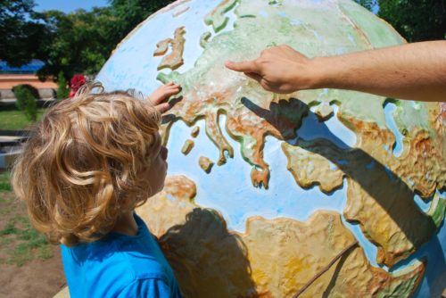 Viaggiare con i bambini è faticoso, ma ecco perché dovresti farlo comunque viaggiare con bambini consigli