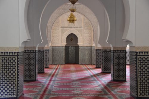 Viaggiare con i bambini è faticoso, ma ecco perché dovresti farlo comunque Moschea
