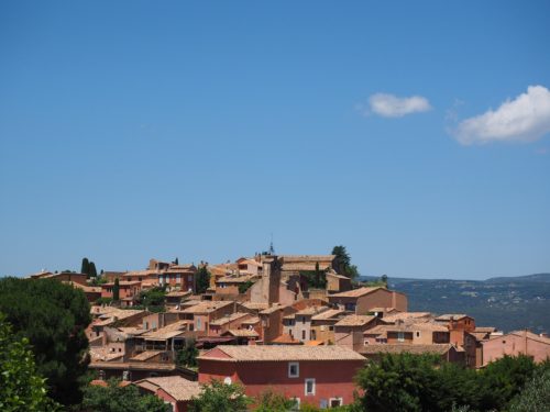 Viaggiare con i bambini è faticoso, ma ecco perché dovresti farlo comunque Piccolo paese di campagna