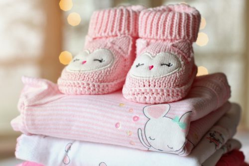Il kit del neonato in viaggio: cosa portare in valigia