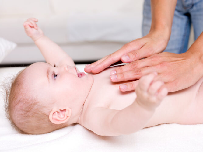 massaggio neonatale come si fa