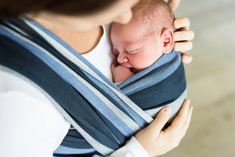 Fascia porta bebè: perché è adatta a tutti i genitori