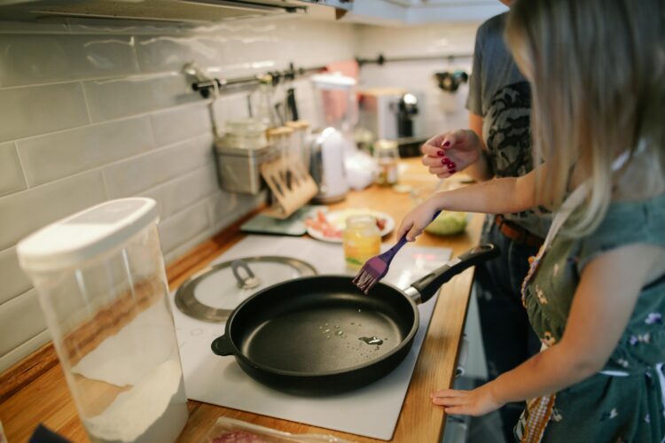 I PFAS: Una minaccia silenziosa per la salute di mamme e bambini