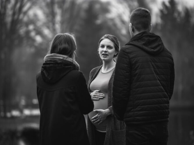 Maternità surrogata: Reato Universale, Cosa Cambia per le Famiglie Italiane?