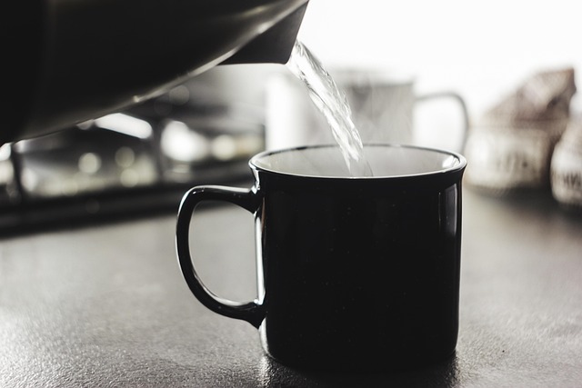 Latte Artificiale: Guida Completa per la Preparazione Sicura e Corretta