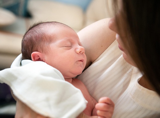 Coliche Gassose nei Neonati: Guida Completa per Genitori