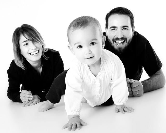 Gattonamento e Biberon: Guida Completa per lo Sviluppo del Tuo Bambino