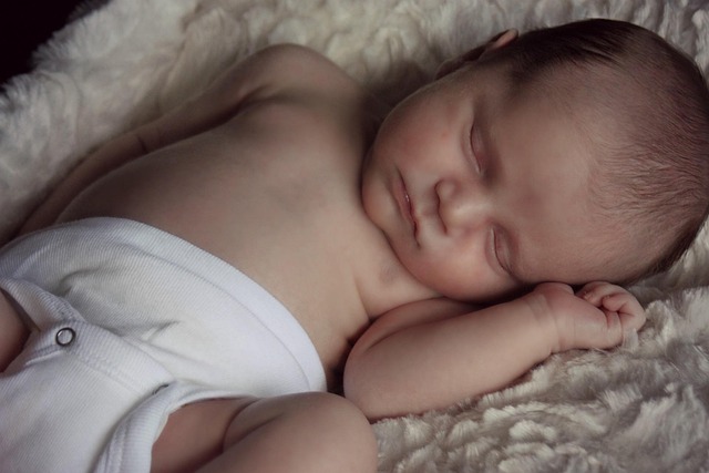Sonnellini del neonato: guida completa per genitori sereni