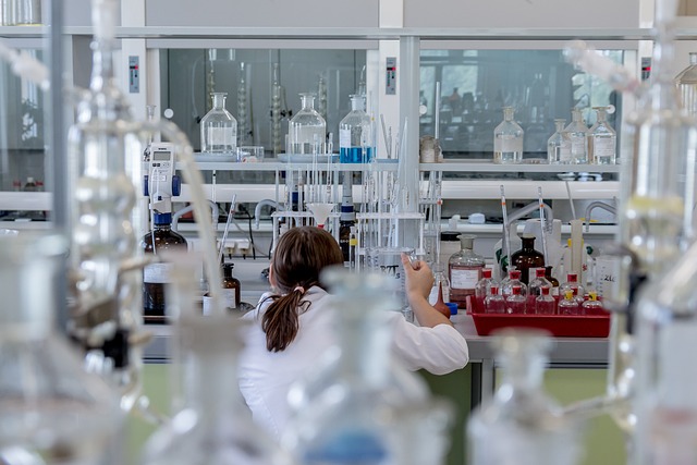 Allattamento e Lavoro in Laboratorio Chimico: Guida Completa