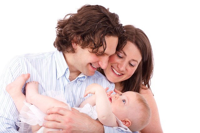 Latte Materno vs. Artificiale: Guida Completa alla Crescita del Tuo Bambino