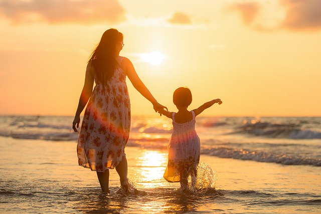 Mio figlio trattiene le feci: guida completa per genitori