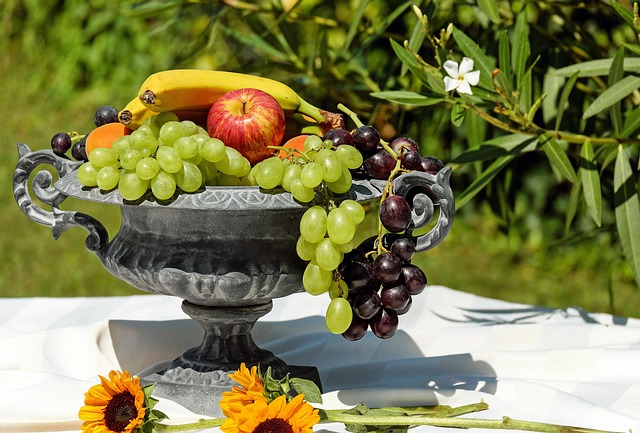Alimentazione corretta per bambini: guida completa all'introduzione della frutta e consigli nutrizionali