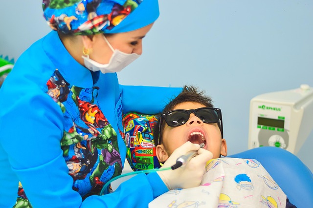 La Prima Visita dal Dentista per i Bambini: Guida Completa