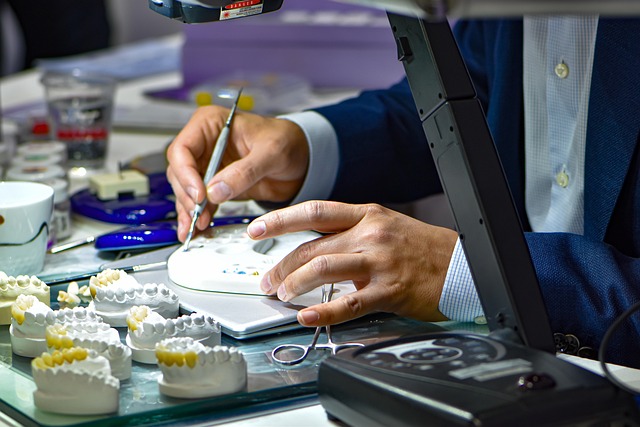 Lavoro in laboratorio odontotecnico e allattamento: guida alla sicurezza