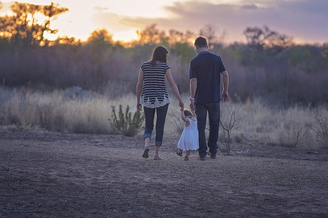 Quando inizia a camminare un bambino? Guida completa allo sviluppo motorio