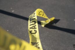 Strage di famiglia a Roma: padre, madre e bambina di 8 anni uccisi a coltellate. Il figlio ferito si salva