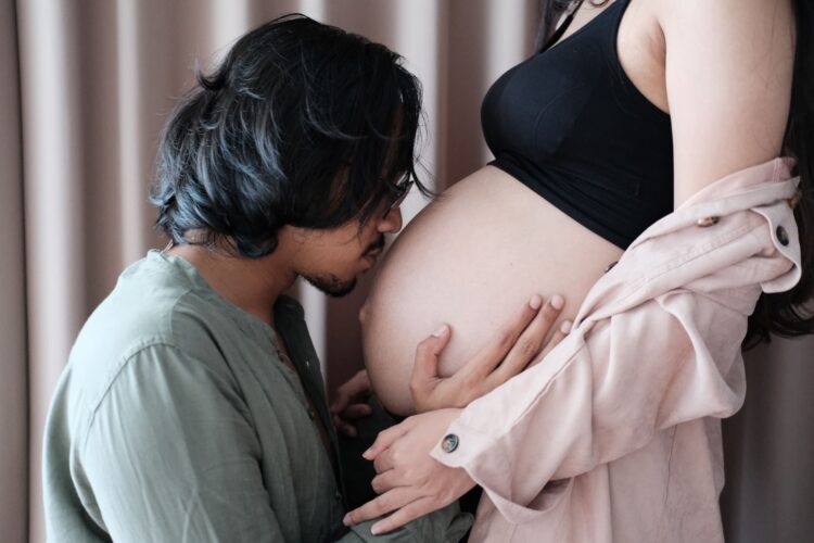 Il sostegno che ogni mamma desidera durante una gravidanza difficile: le parole che contano