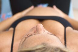“Colorare la nascita”: a Bronzolo un percorso di arteterapia per vivere la gravidanza con creatività