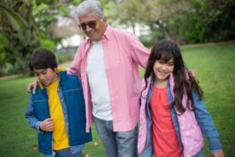 Perché i nonni sono fondamentali per la salute mentale dei bambini: lo dice la scienza