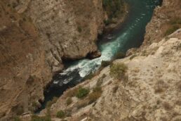 Sicilia, Canyon del Fiume Manghisi: la gita perfetta per bambini tra laghetti dei folletti e grotte