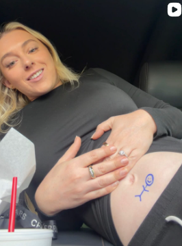Serena Neel è incinta: la star di TikTok aspetta il primo figlio con il marito Thomas Dale Serena Neel è incinta: la star di TikTok aspetta il primo figlio con il marito Thomas Dale