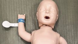 Manichino di lattante per corsi di primo soccorso e rianimazione pediatrica