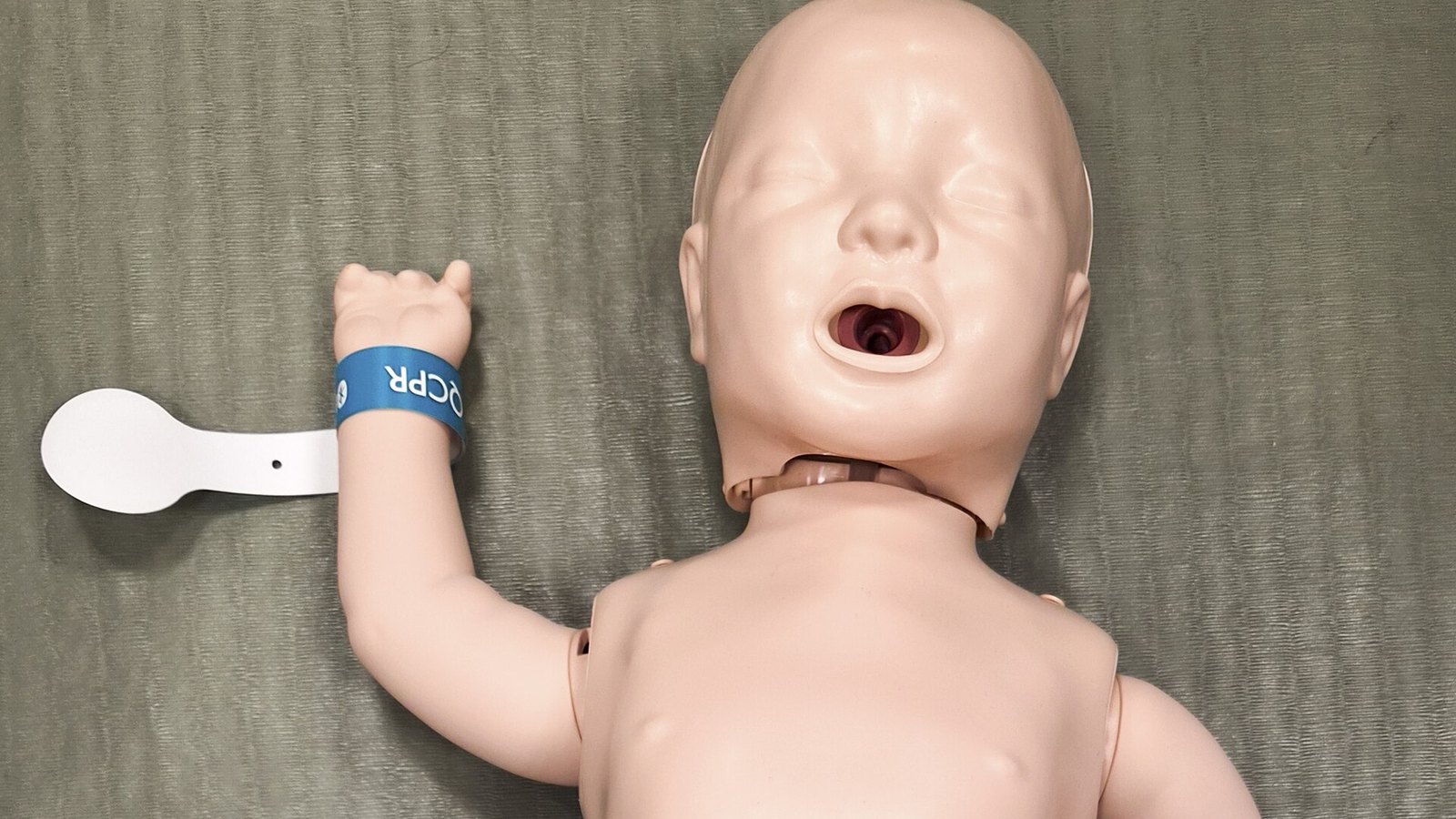 Manichino di lattante per corsi di primo soccorso e rianimazione pediatrica