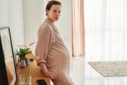 Depressione in gravidanza: curare la mamma è la prima cosa che conta